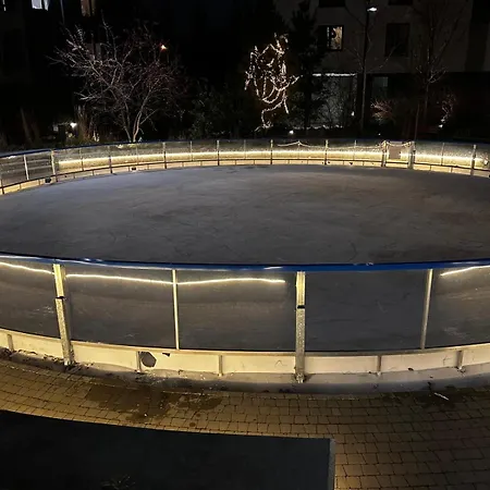 Park Z Darmowym Parkingiem アパート ワルシャワ